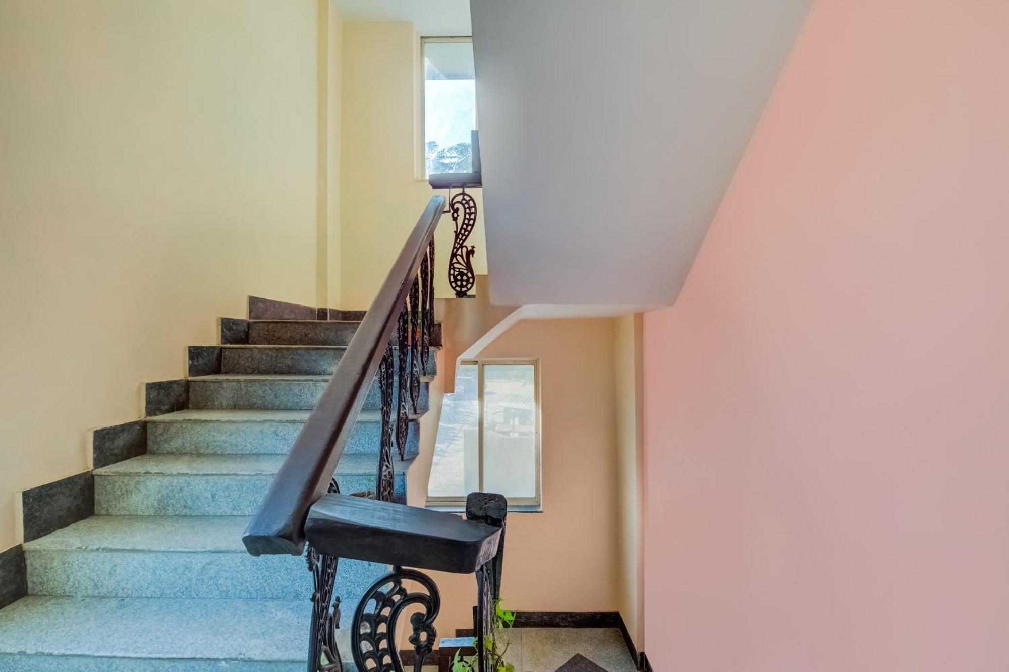 Hotel O Sairaj Lodge Méribel Village エクステリア 写真